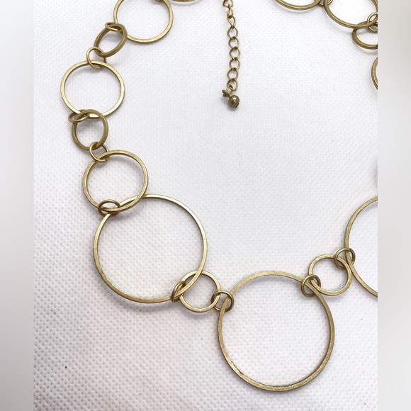 Beautiful circle link necklace in burnished gold color. - Picture 4 of 9